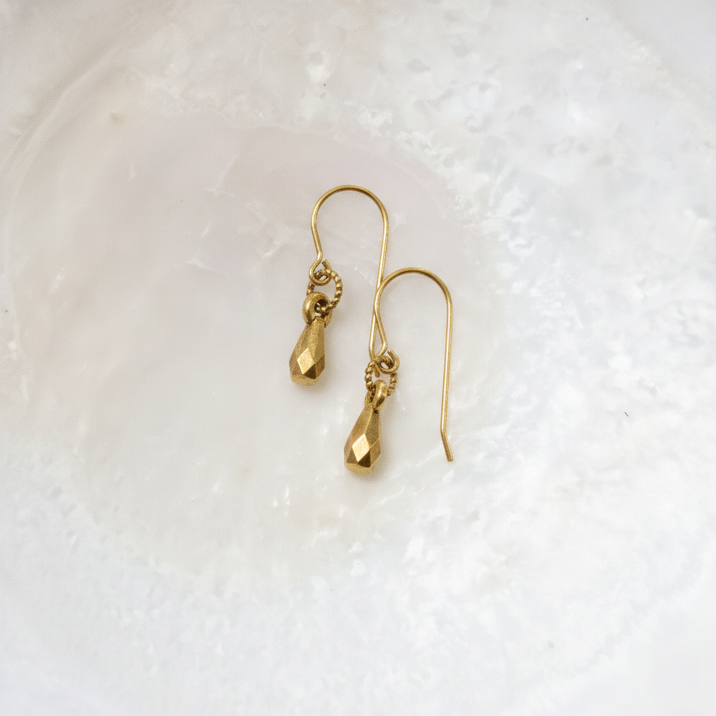 Simple Teardrop Earrings in Gold