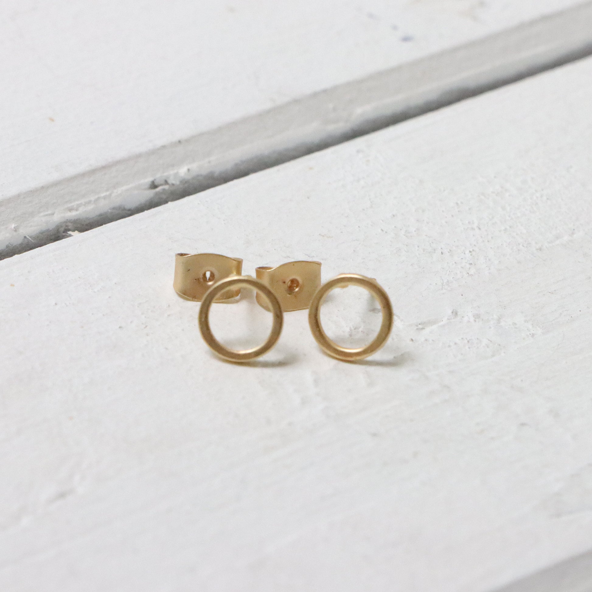 Circle Simplicity Post Earrings in Gold