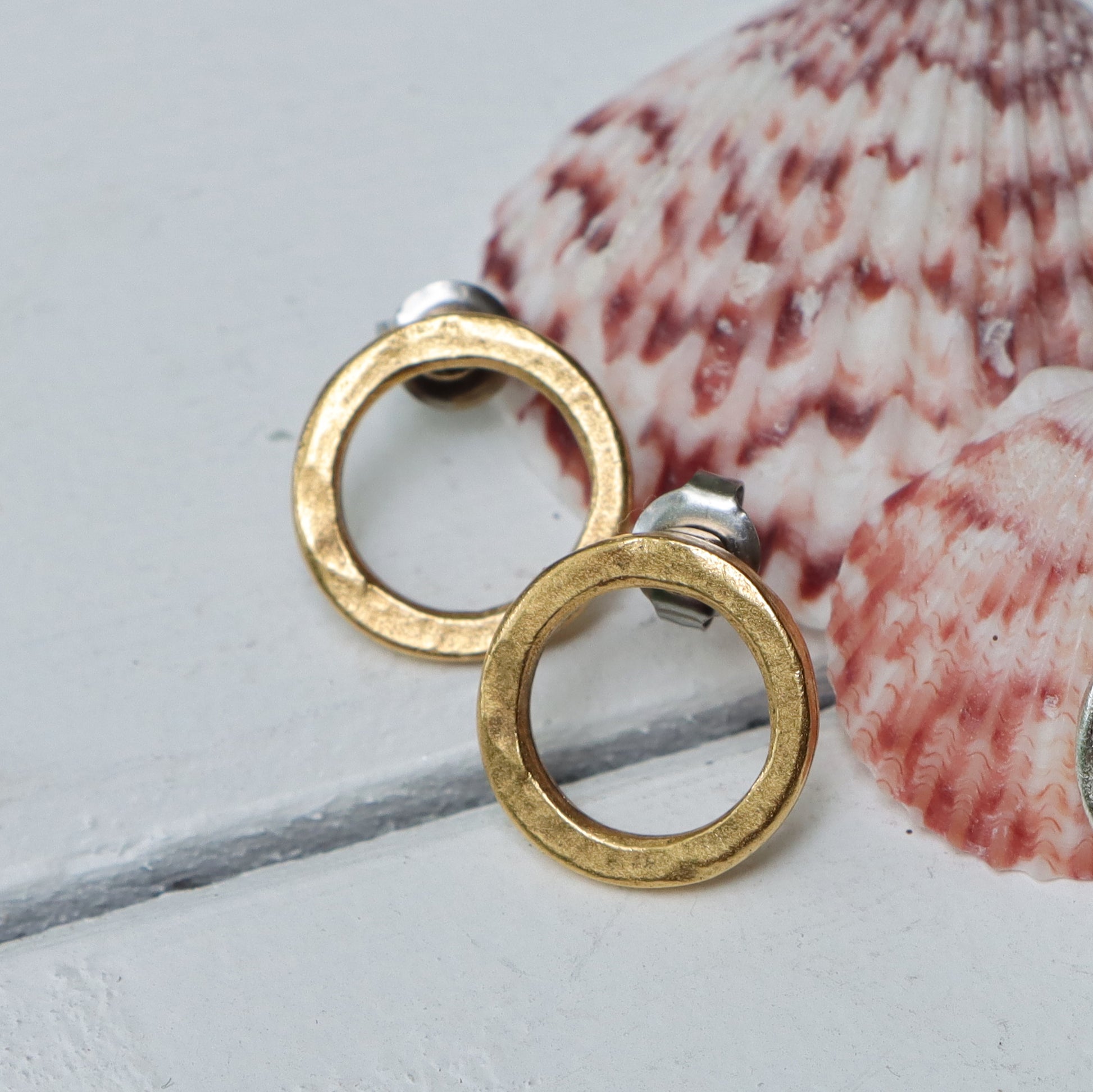 Hammered Circle Simplicity Post Earrings in Gold